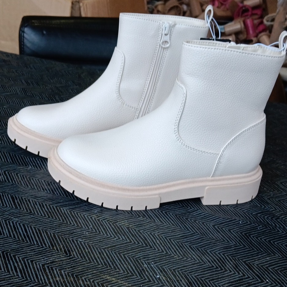 Brand New Youth Shoes!